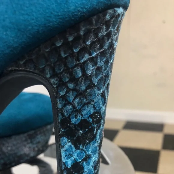 Women's Green Guess Platform Snake Heels Size 8 - Picture 8 of 8